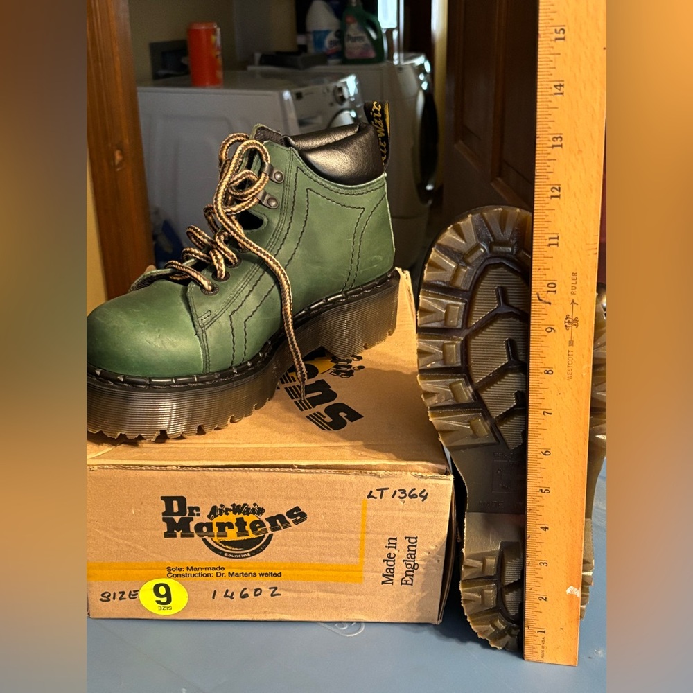 Like new 90’s Dr. Marten ankle boots - Picture 10 of 11